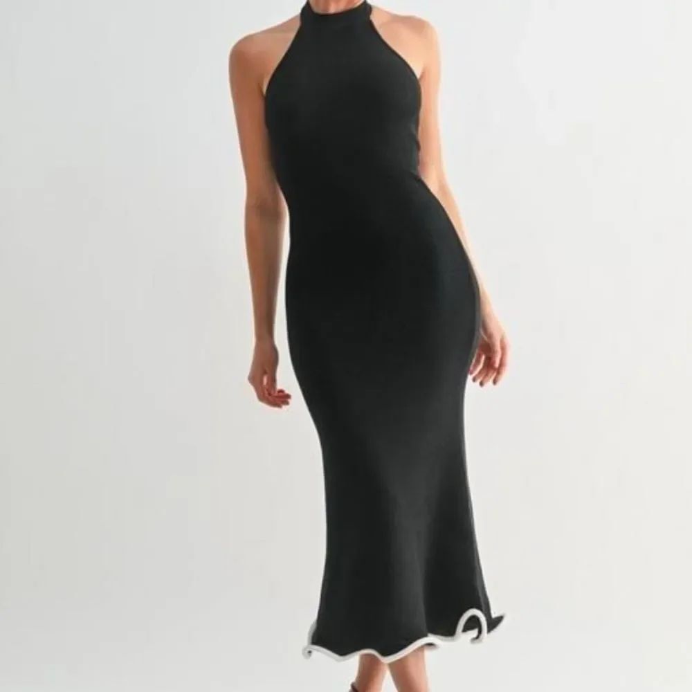Elegant BlackâHalter Dress